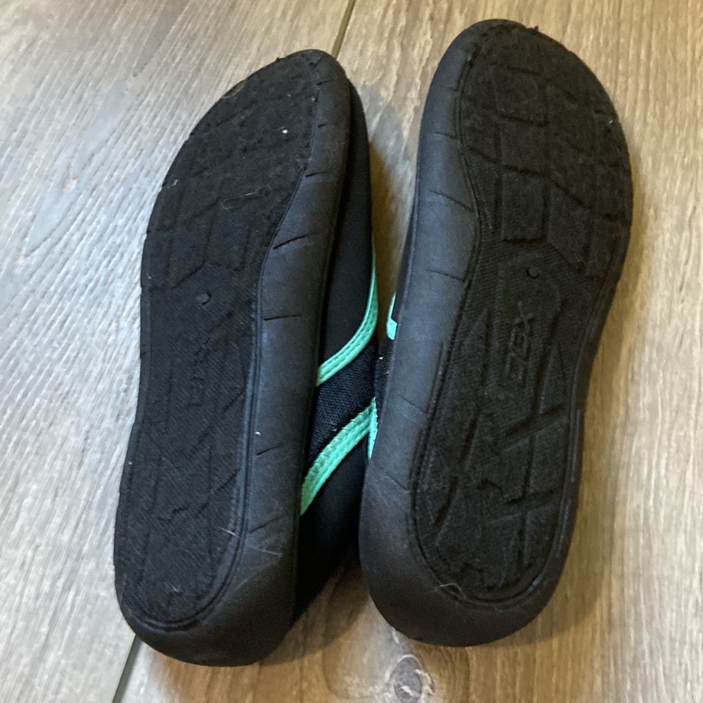 Water Shoes - Picture 3 of 3